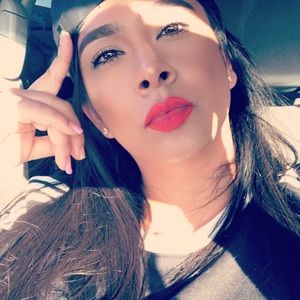 Meet your Posher, Yvette